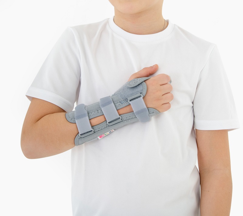 伊比三點強化式兒童專用腕部固定護具;腕部副木;肢體裝具
